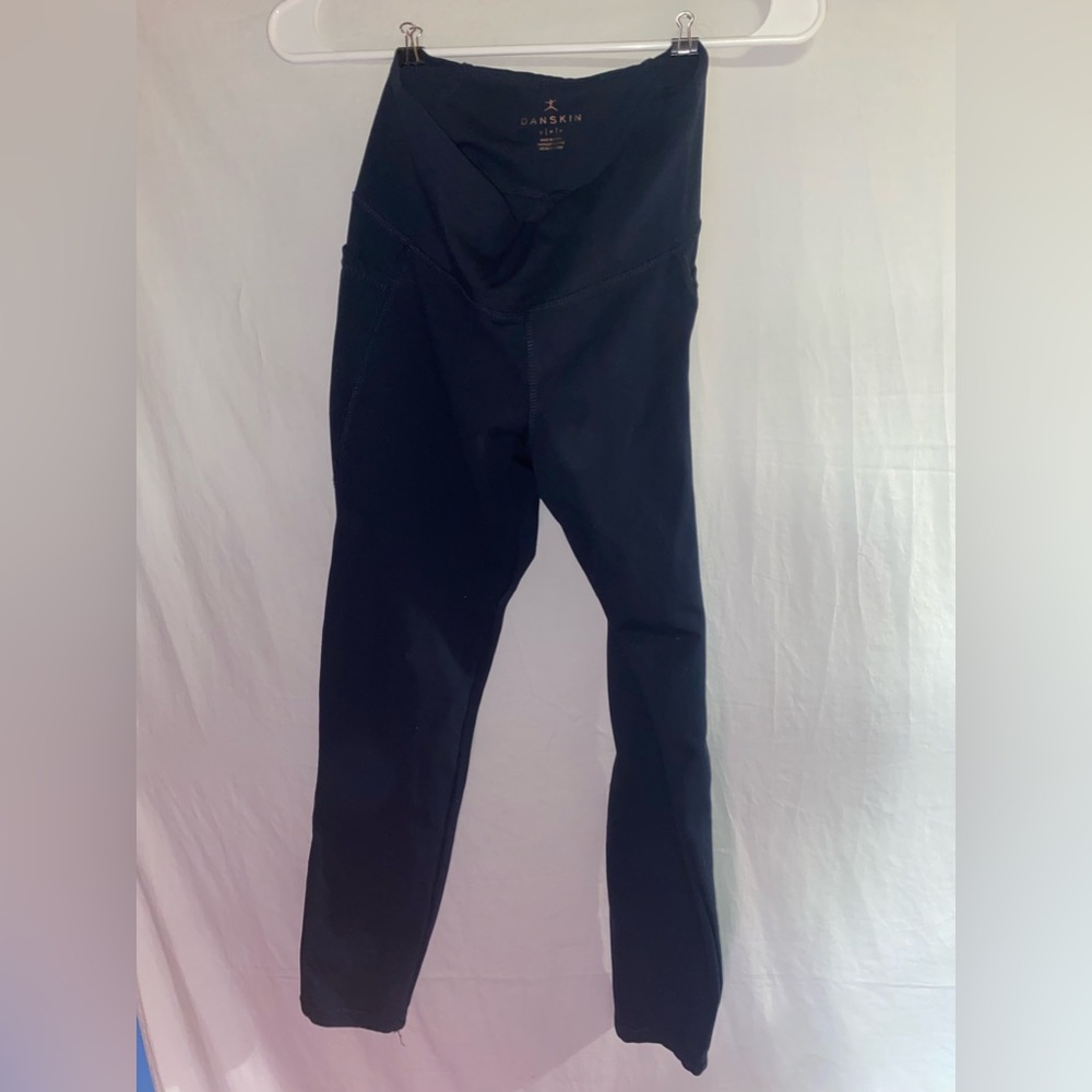 Danskin navy capri leggings